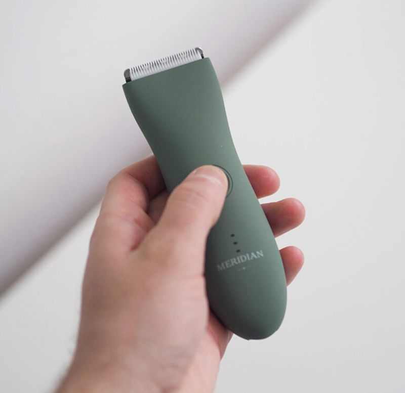 Waterproof Cordless Electric Body Hair Trimmer - Shower & USB Charge .