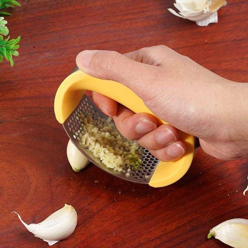 Stainless Steel Garlic Press – Heavy-Duty Rustproof Garlic Crusher....